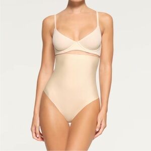 SKIMS BODY HIGH WAISTED THONG SAND Size M.  B116